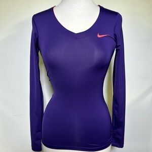 Nike Woman’s Long Sleeve Size XS